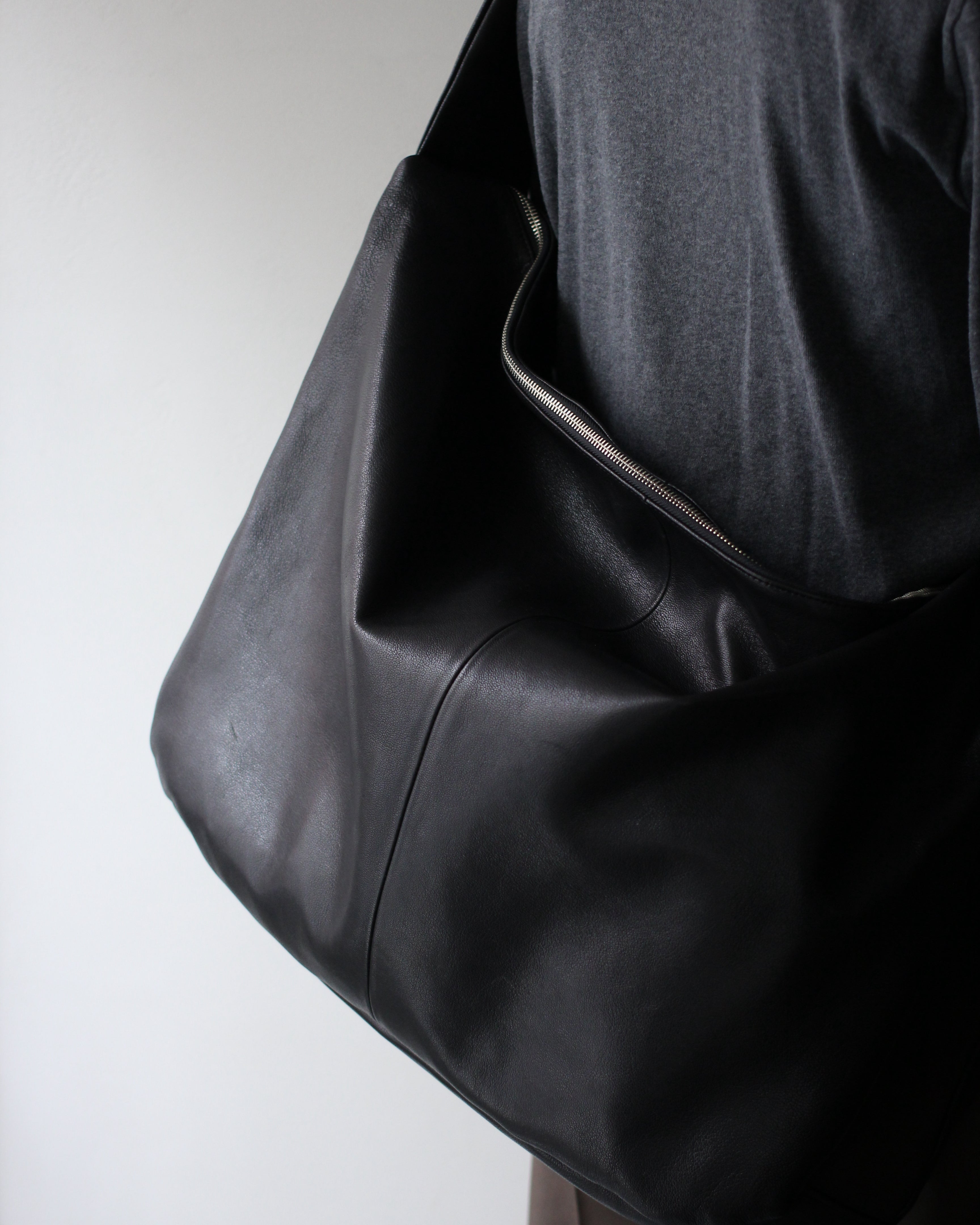 ssstein/SHIRRING HANDLE LEATHER SHOULDER BAG 