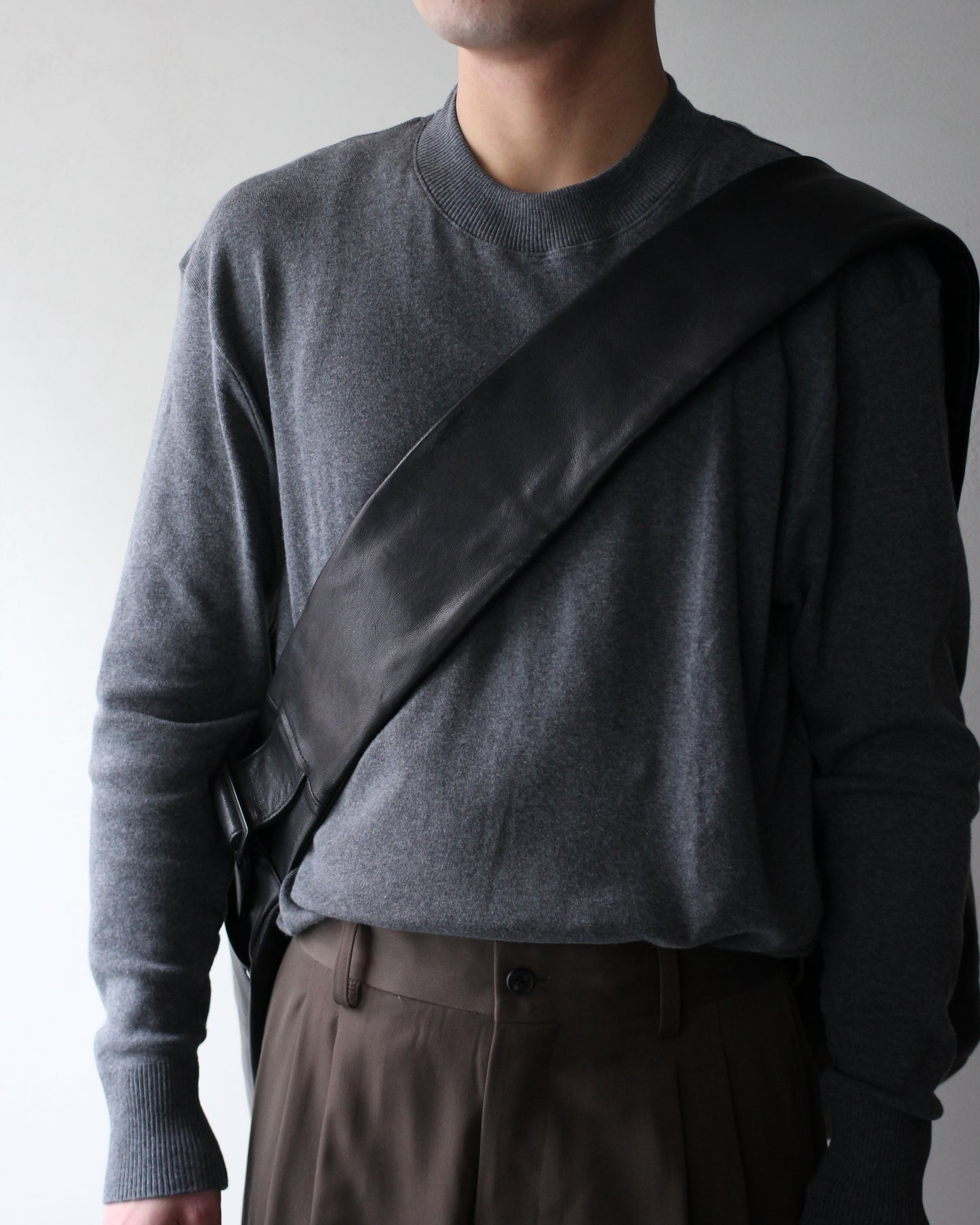 ssstein/SHIRRING HANDLE LEATHER SHOULDER BAG "BLACK"