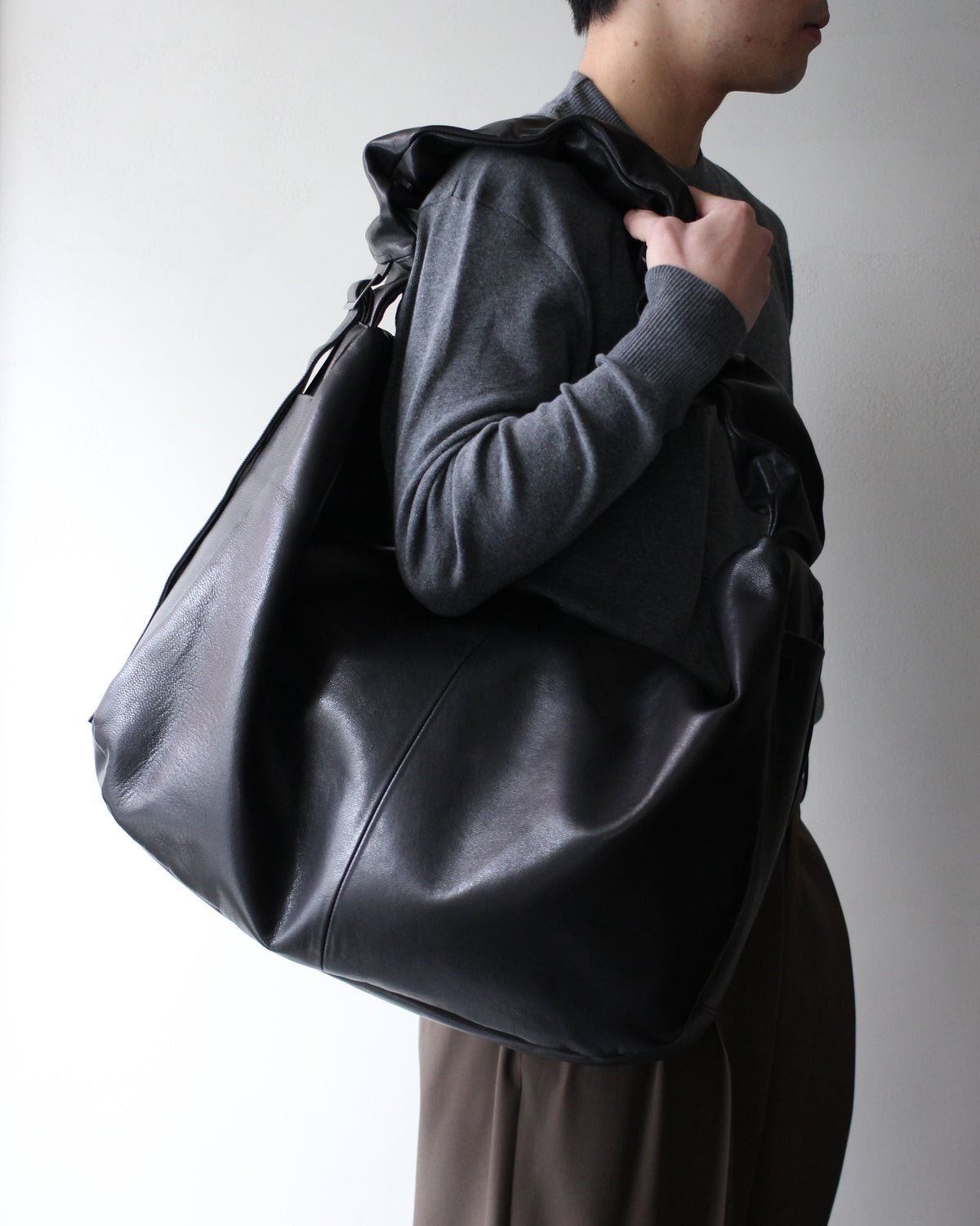 ssstein/SHIRRING HANDLE LEATHER SHOULDER BAG 