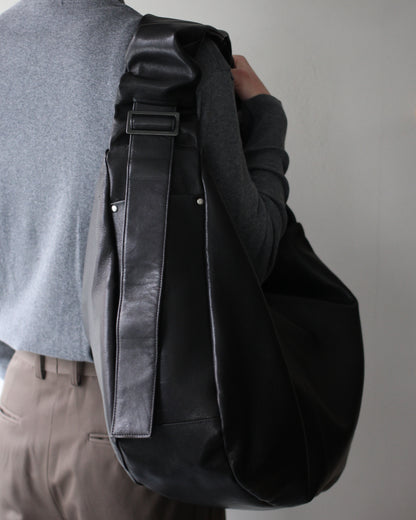 ssstein/SHIRRING HANDLE LEATHER SHOULDER BAG "BLACK"