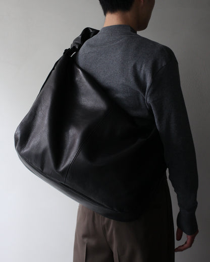 ssstein/SHIRRING HANDLE LEATHER SHOULDER BAG "BLACK"