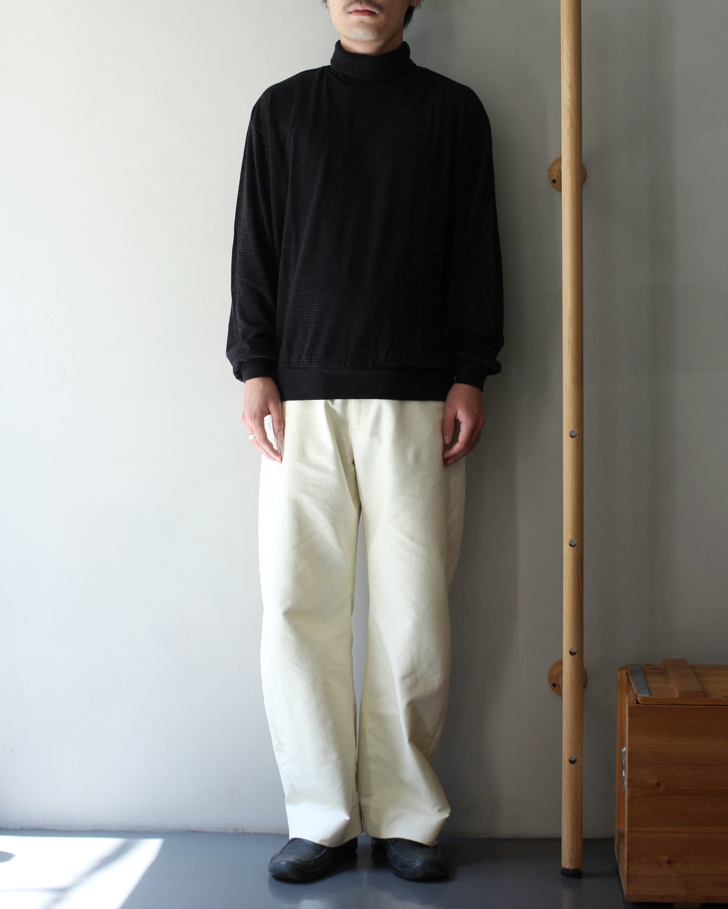 ULTERIOR/SUPER FINE WOOL COTTON TURTLE-NECK TOP (BORDER STRIPE ) "BROWN×BLACK"