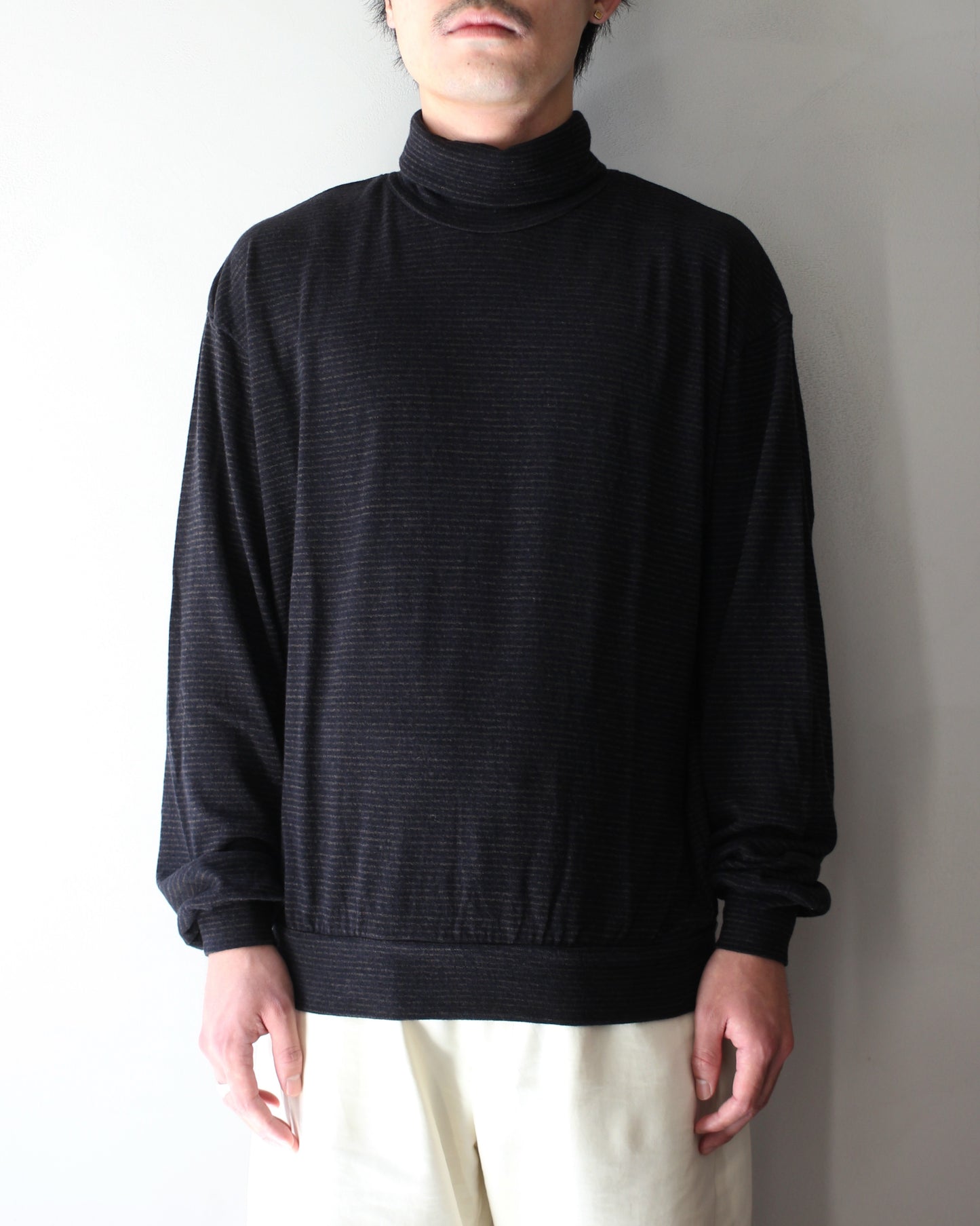 ULTERIOR/SUPER FINE WOOL COTTON TURTLE-NECK TOP (BORDER STRIPE ) "BROWN×BLACK"