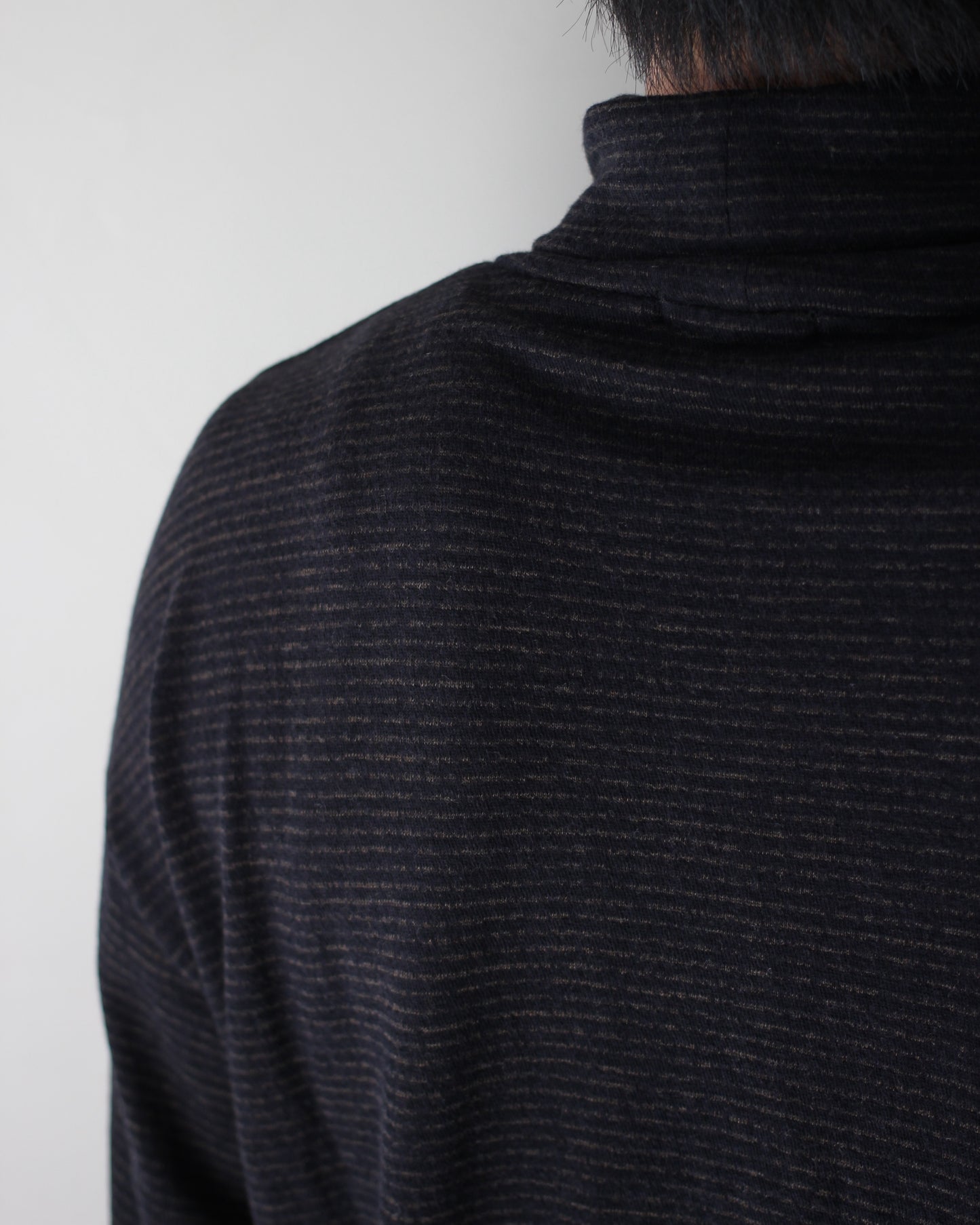 ULTERIOR/SUPER FINE WOOL COTTON TURTLE-NECK TOP (BORDER STRIPE ) "BROWN×BLACK"
