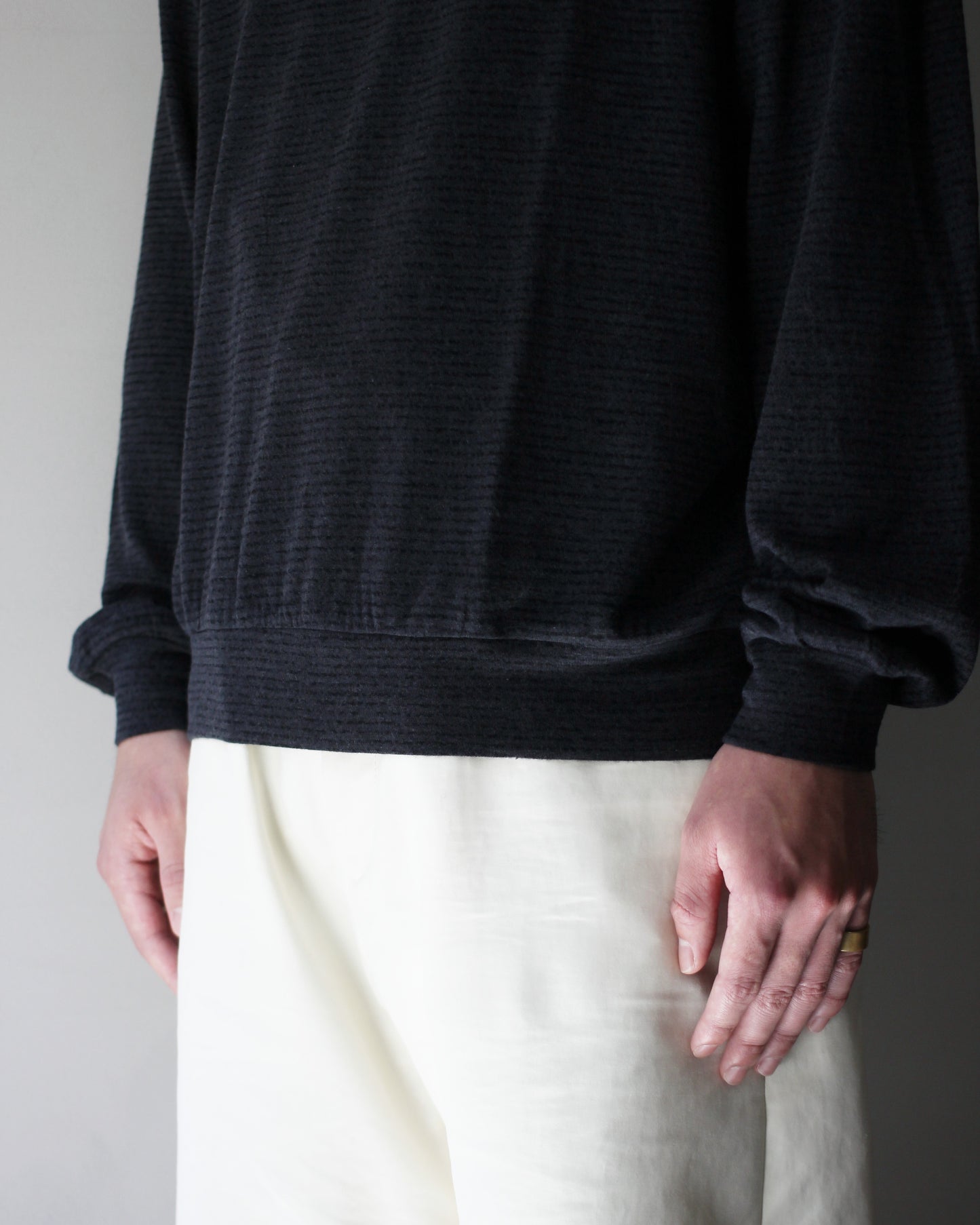 ULTERIOR/SUPER FINE WOOL COTTON TURTLE-NECK TOP (BORDER STRIPE ) " BLACK×CHARCOAL"