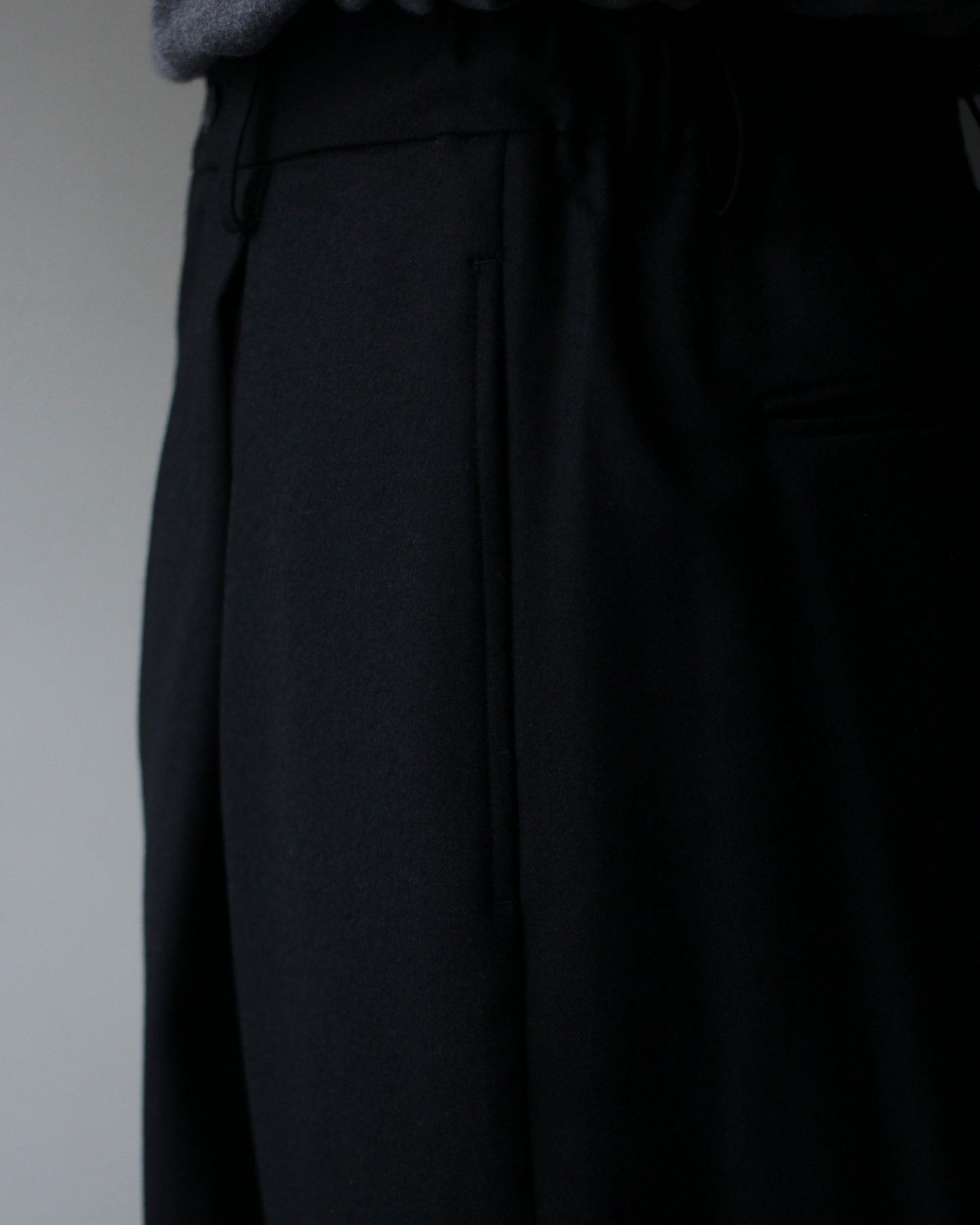 ssstein/WOOL FLANNEL EASY WIDE TROUSERS "BLACK"