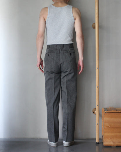 ULTERIOR/WOOL WASHI HERRINGBONE TUCKED TROUSERS "BLACK"