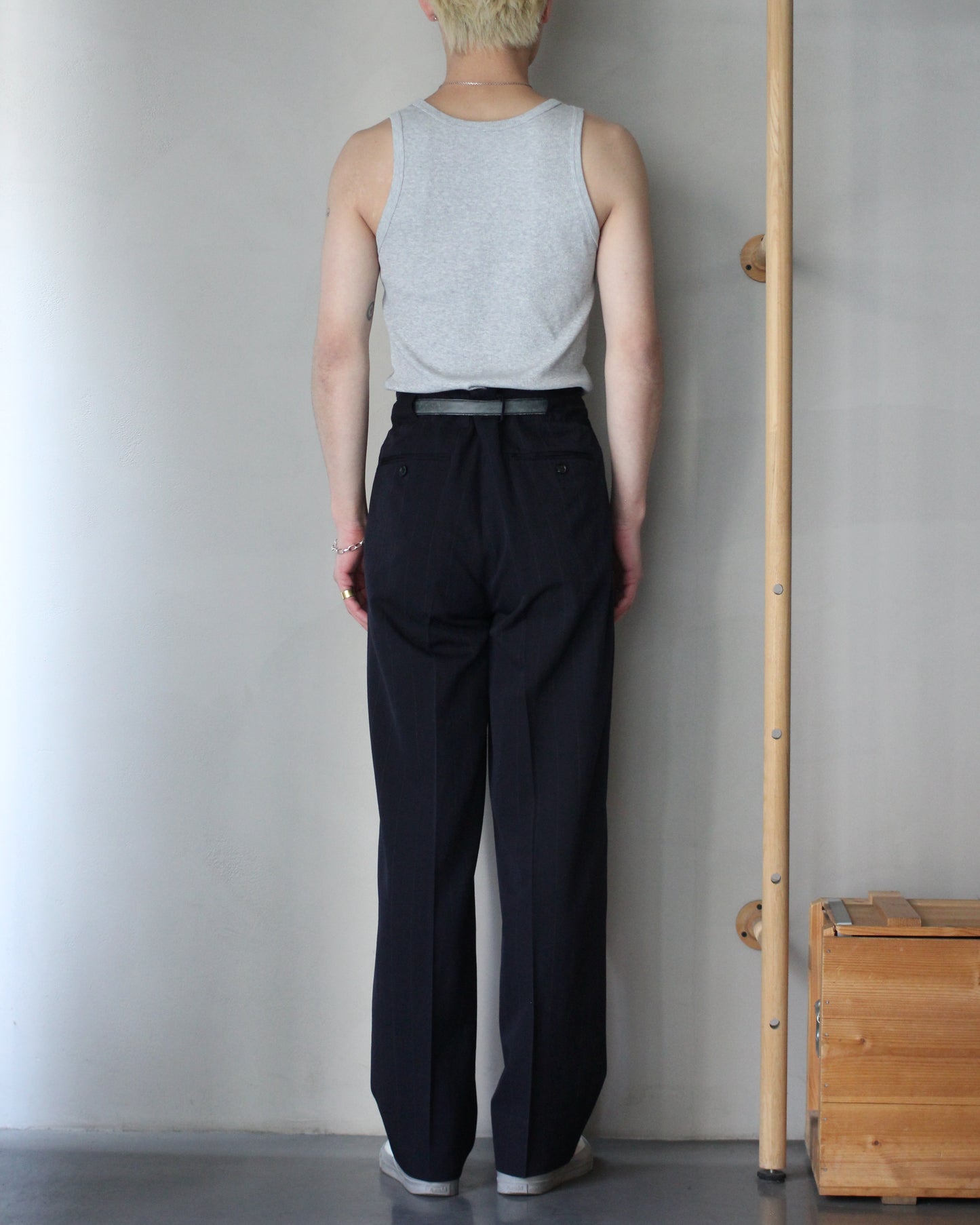 ULTERIOR/WOOL WASHI STRIPE STRIPE TUCKED TROUSERS "DARK NAVY"
