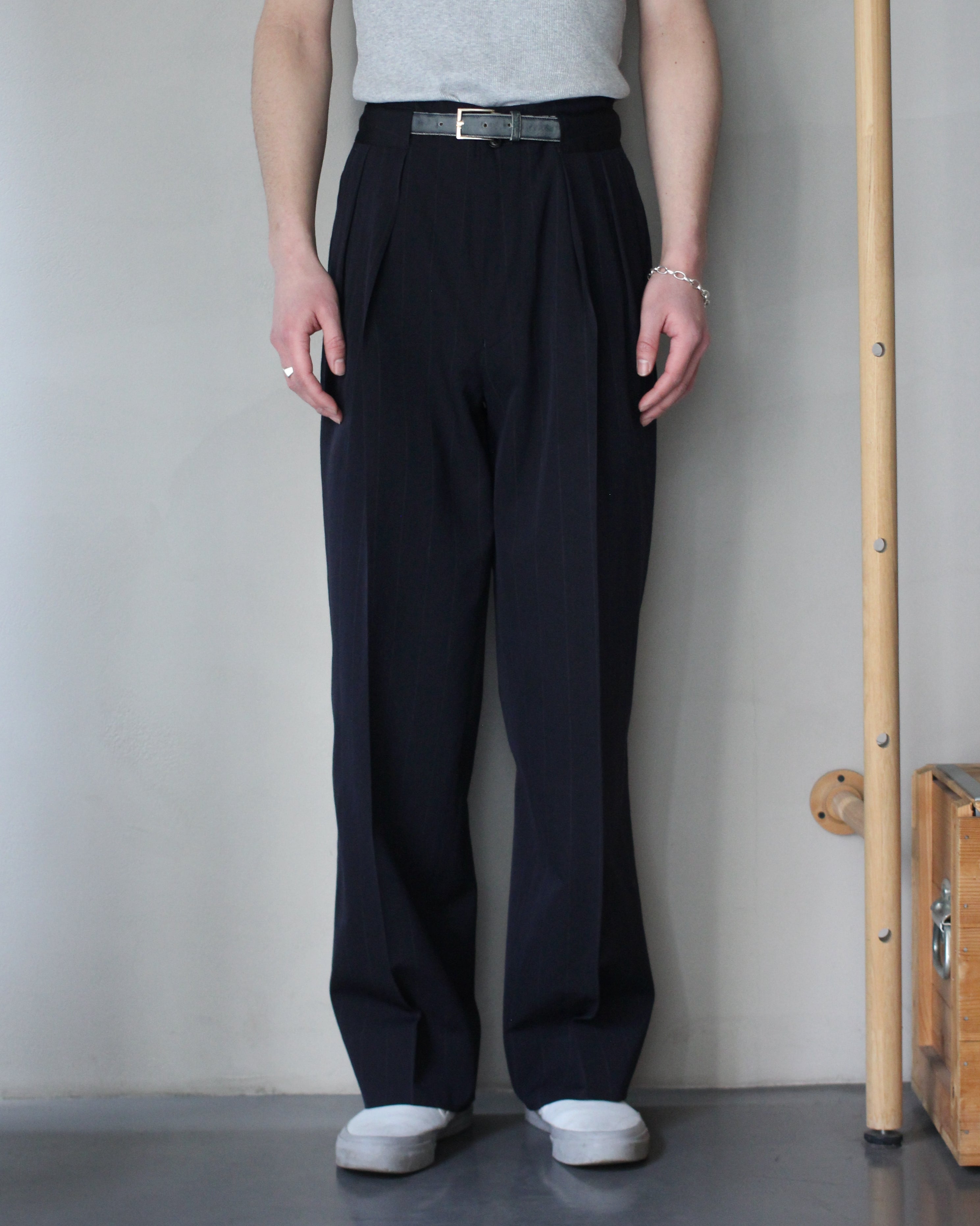 ULTERIOR/WOOL WASHI STRIPE STRIPE TUCKED TROUSERS 