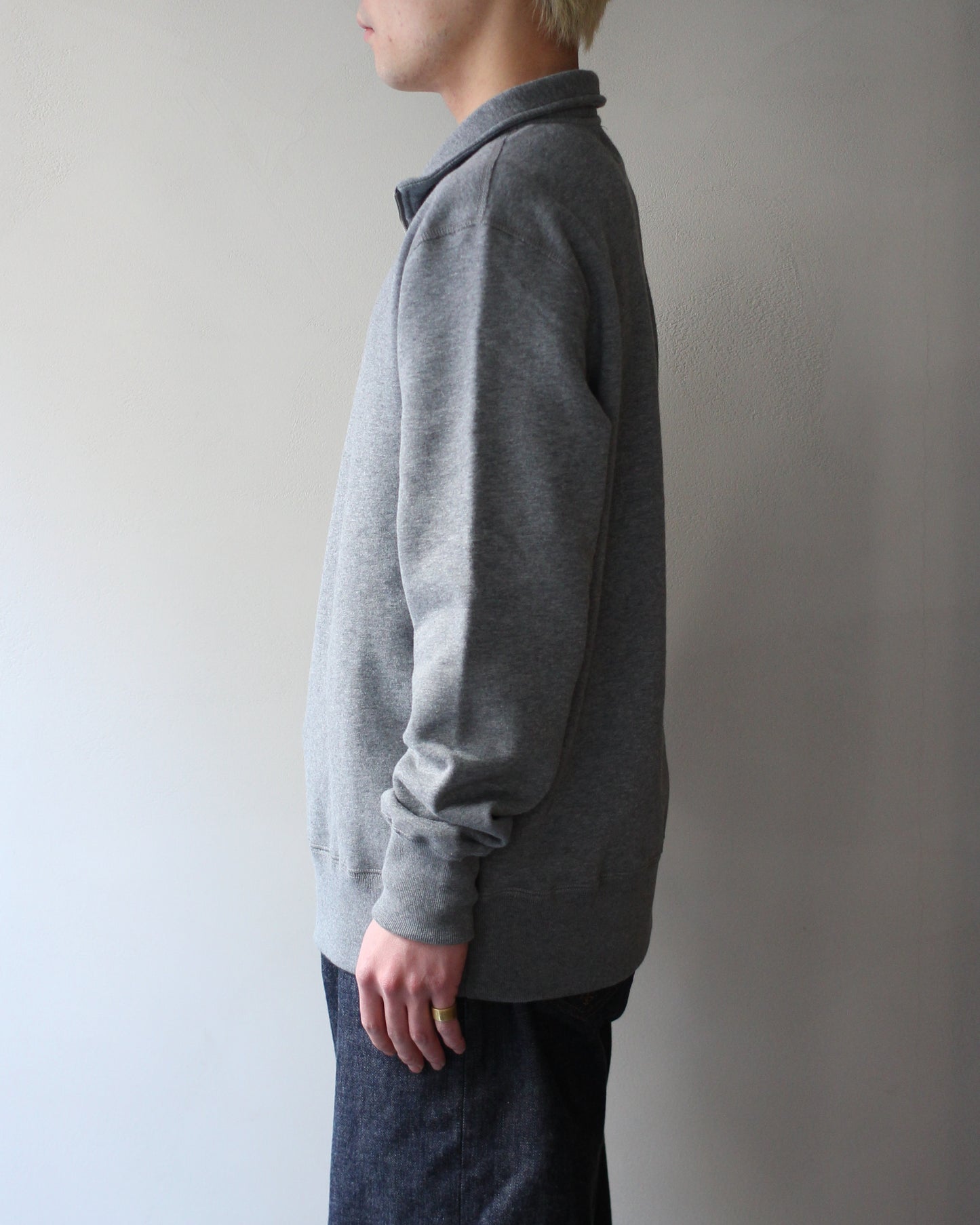 VICTORIA ATHLETICS/ZIP MOCK (SOLID) "GRAY"