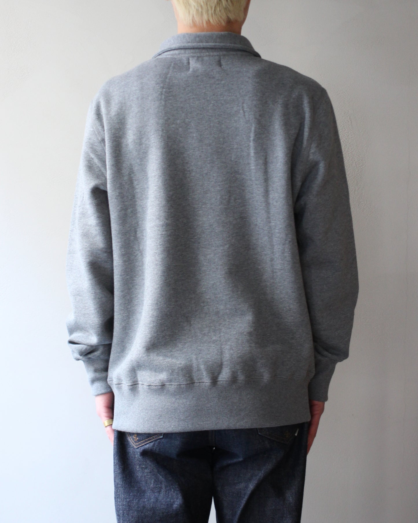 VICTORIA ATHLETICS/ZIP MOCK (SOLID) "GRAY"