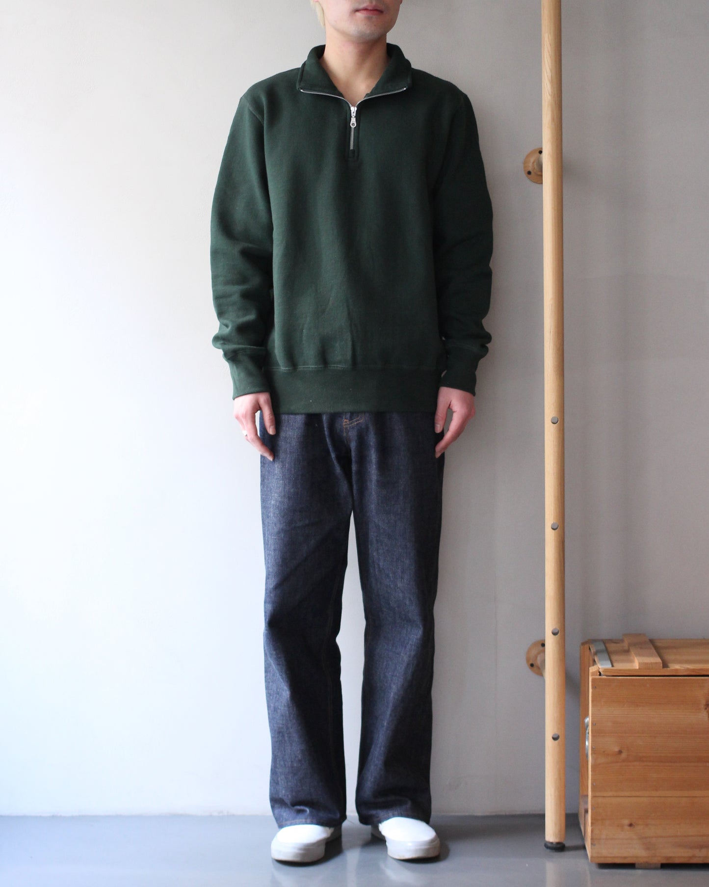 VICTORIA ATHLETICS/ZIP MOCK (SOLID) "GREEN"