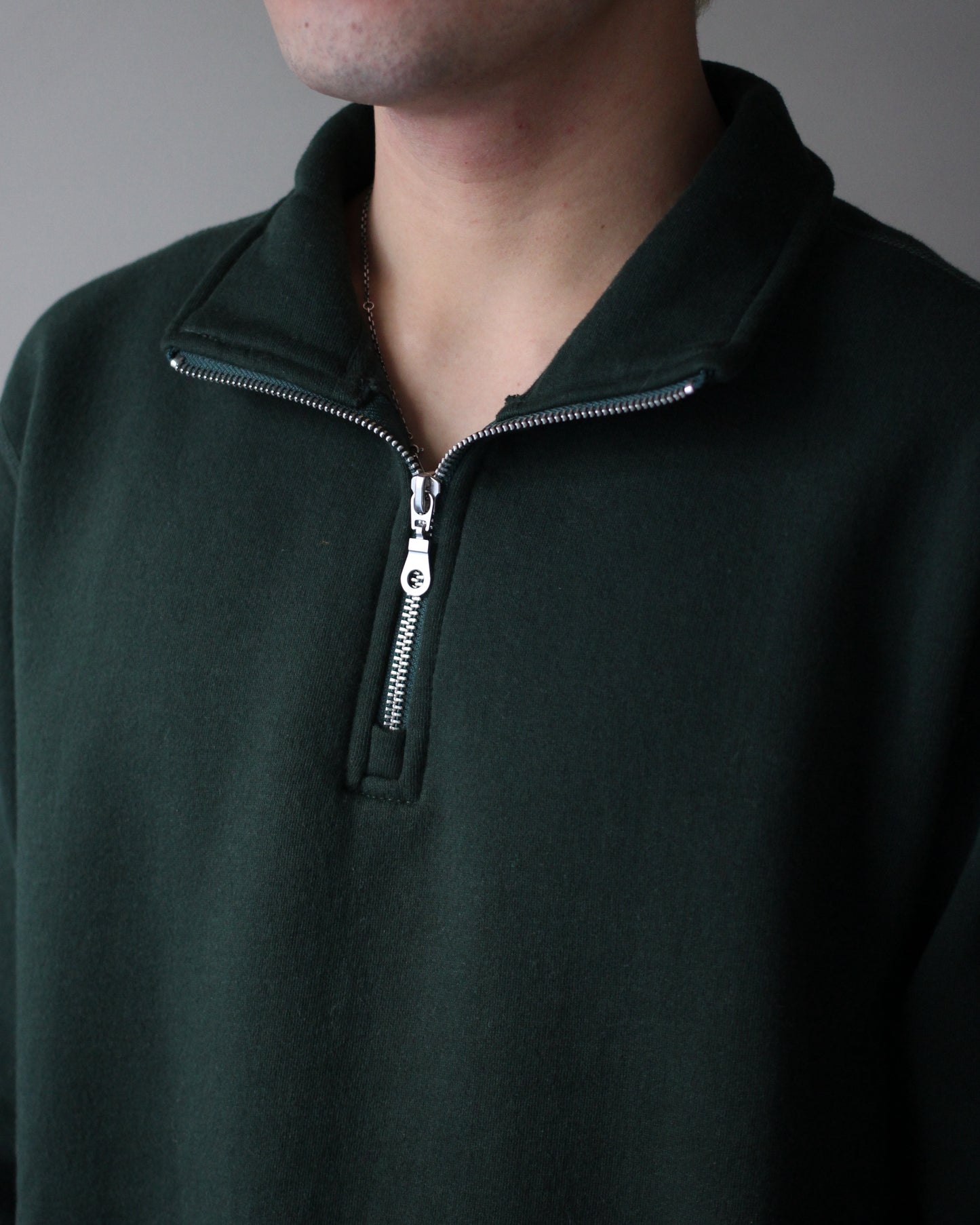 VICTORIA ATHLETICS/ZIP MOCK (SOLID) "GREEN"