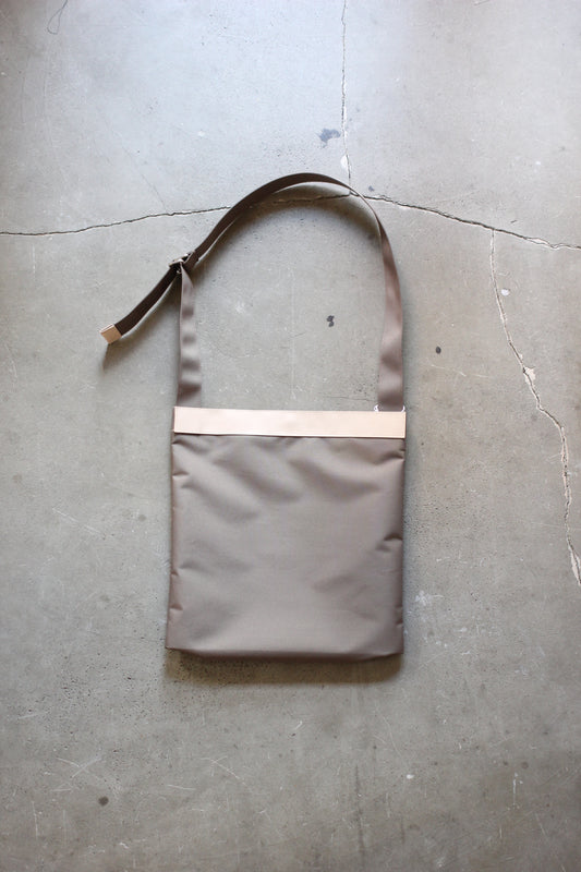 IFNI ROASTING&CO. / SHOULDER BAG(L) "D.BEIGE×NATURAL"