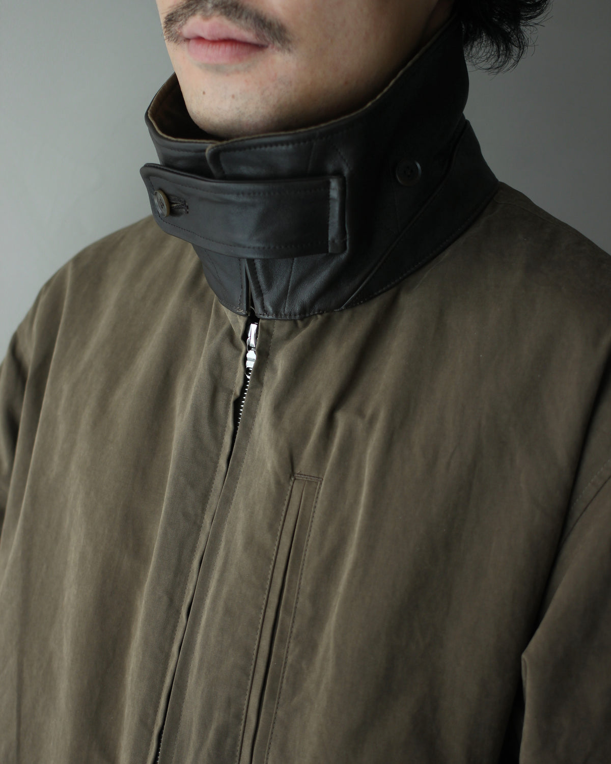 ssstein/DETATCHABLE COLLAR RESIN-FINISH COTTON JACKET  "KHAKI"