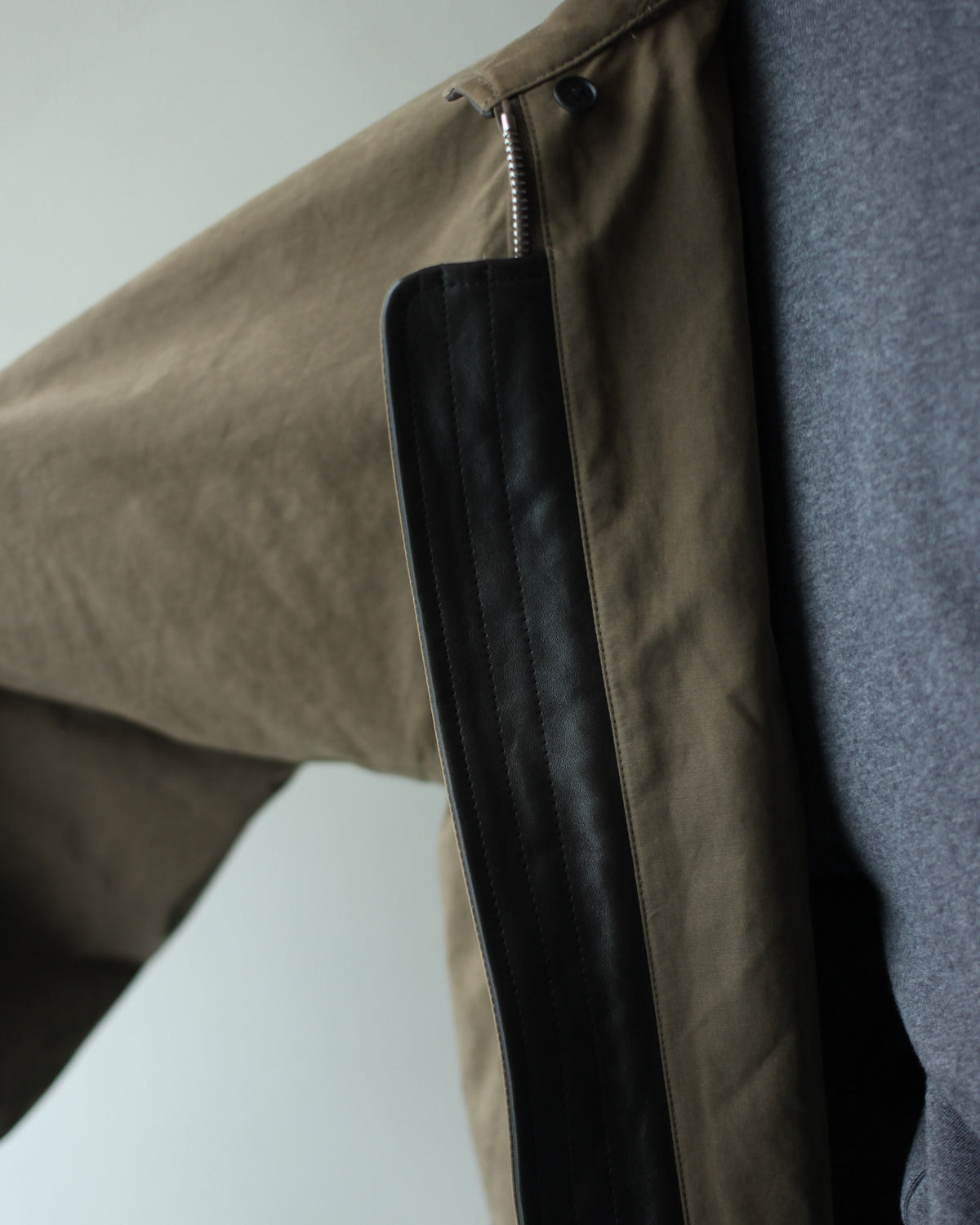 ssstein/DETATCHABLE COLLAR RESIN-FINISH COTTON JACKET  "KHAKI"