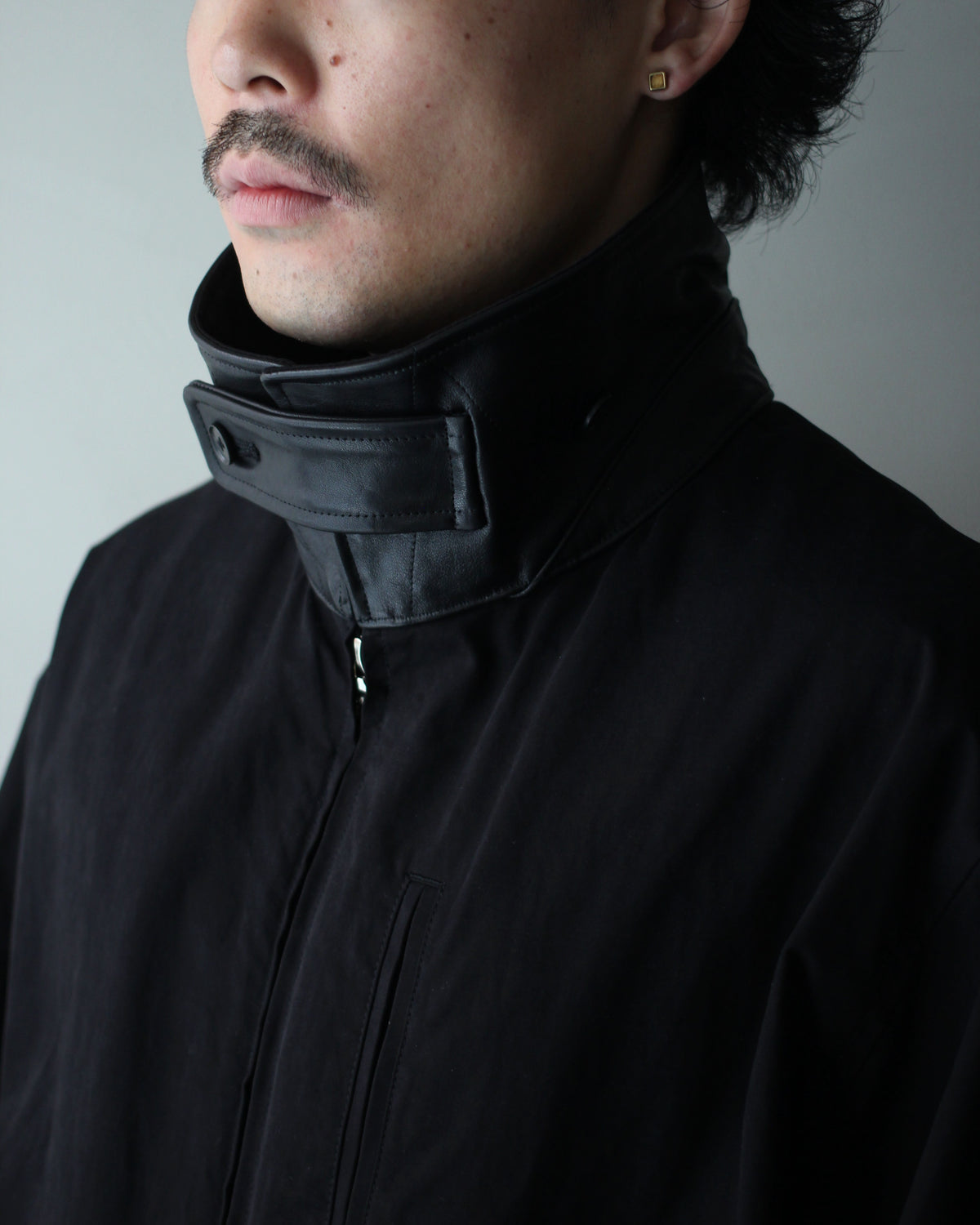 ssstein/DETATCHABLE COLLAR RESIN-FINISH COTTON JACKET  "BLACK"