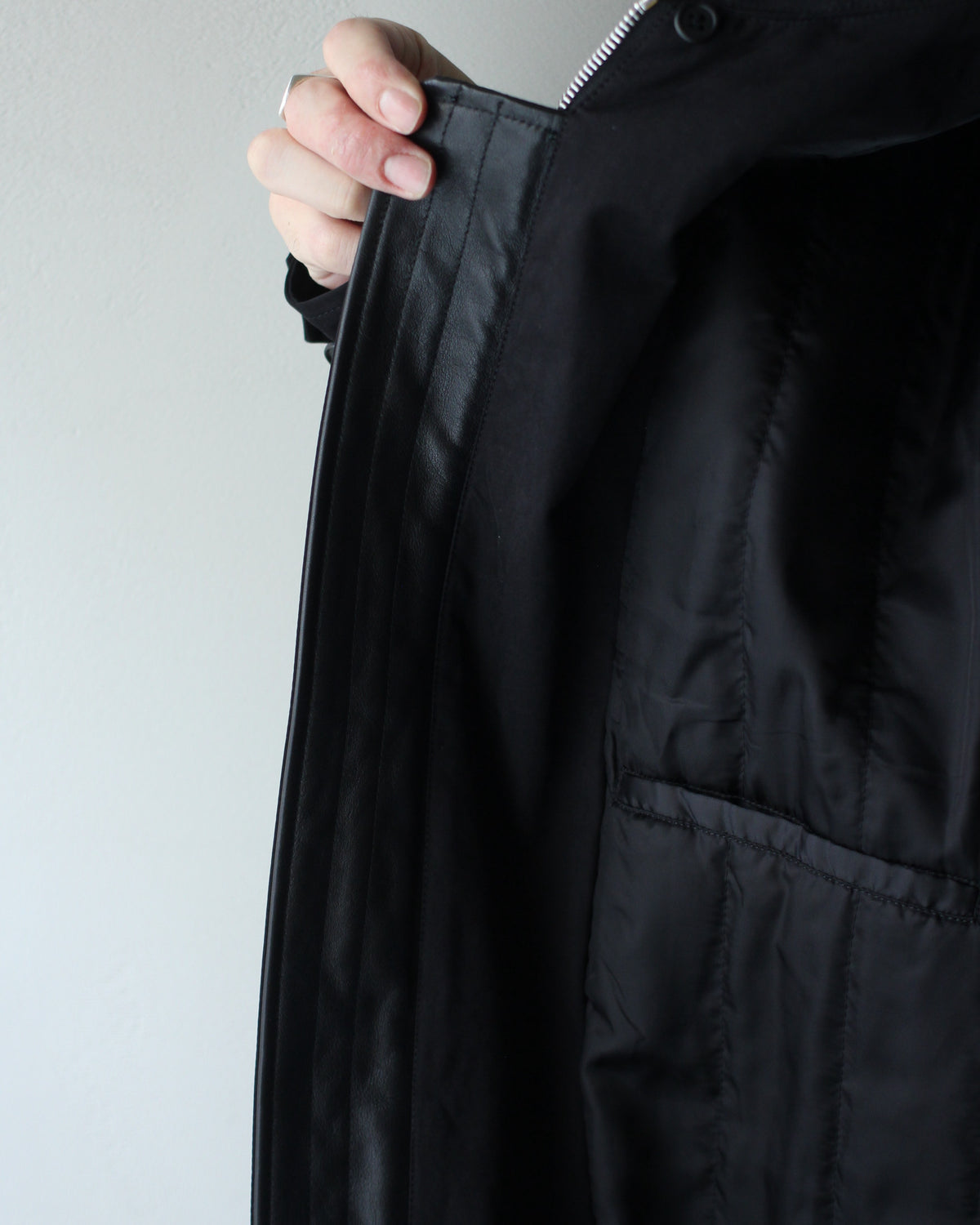 ssstein/DETATCHABLE COLLAR RESIN-FINISH COTTON JACKET  "BLACK"