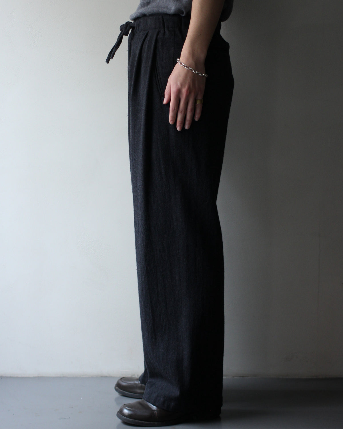 ULTERIOR/WASHED W/S HERRINGBONE DRAWSTRING WIDE PANTS "CHARCOAL"
