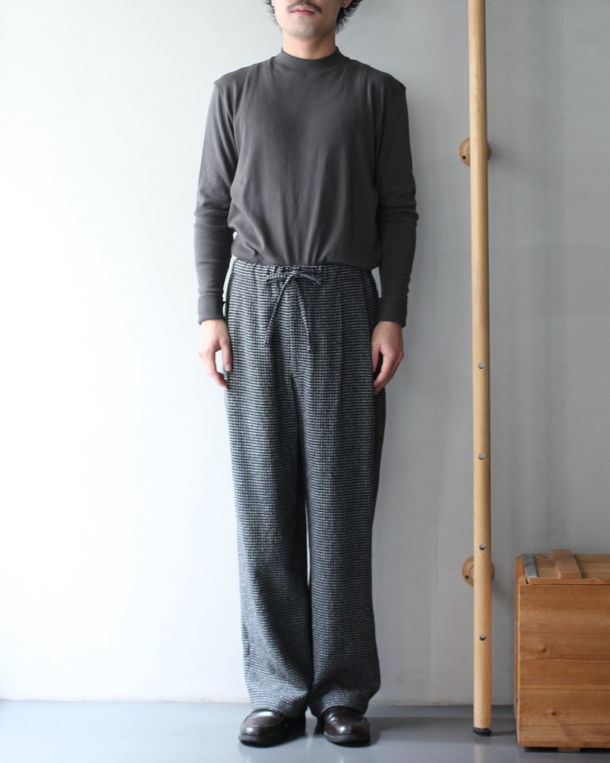 ULTERIOR/WOOL SILK CHECK DRAWSTRING PANTS "BLACK"