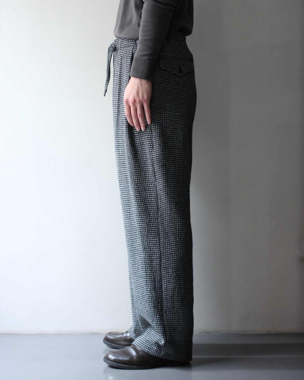 ULTERIOR/WOOL SILK CHECK DRAWSTRING PANTS "BLACK"