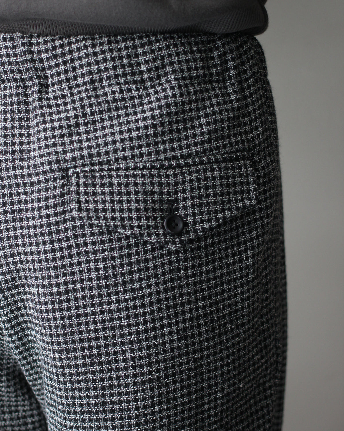 ULTERIOR/WOOL SILK CHECK DRAWSTRING PANTS "BLACK"