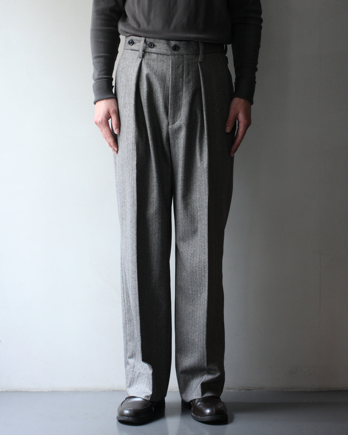 ULTERIOR/W/S HERRINGBONE STRIPE TUCKED TROUSERS  "TAUPE GREY"