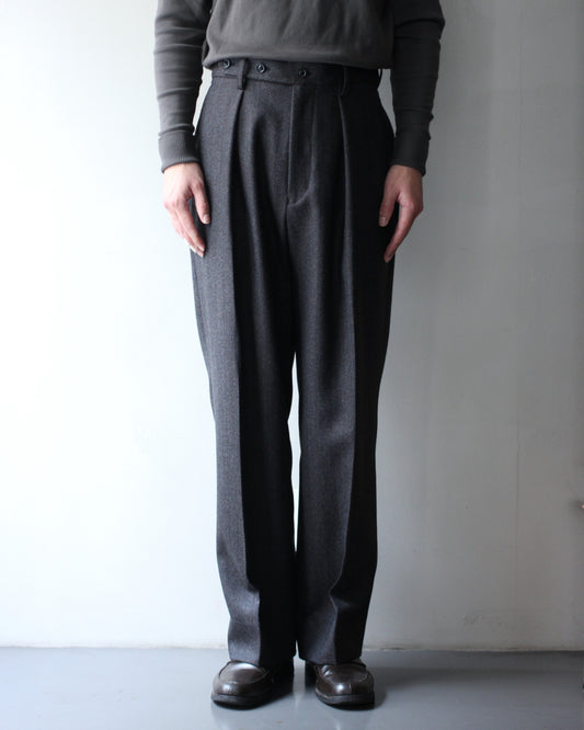 ULTERIOR/MELANGE BARATHEA STRIPE TUCKED TROUSERS "CHARCOAL BROWN"