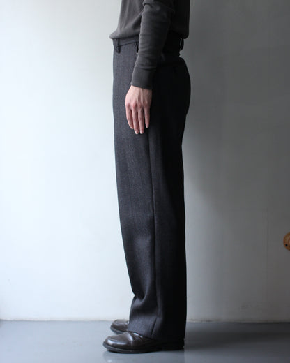 ULTERIOR/MELANGE BARATHEA STRIPE TUCKED TROUSERS "CHARCOAL BROWN"