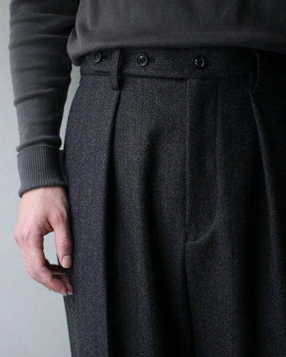 ULTERIOR/MELANGE BARATHEA STRIPE TUCKED TROUSERS "CHARCOAL BROWN"