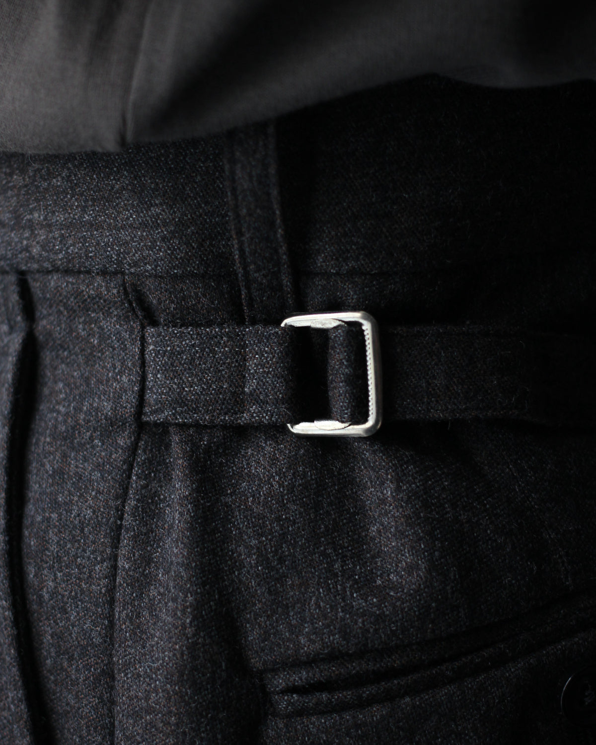 ULTERIOR/MELANGE BARATHEA STRIPE TUCKED TROUSERS "CHARCOAL BROWN"