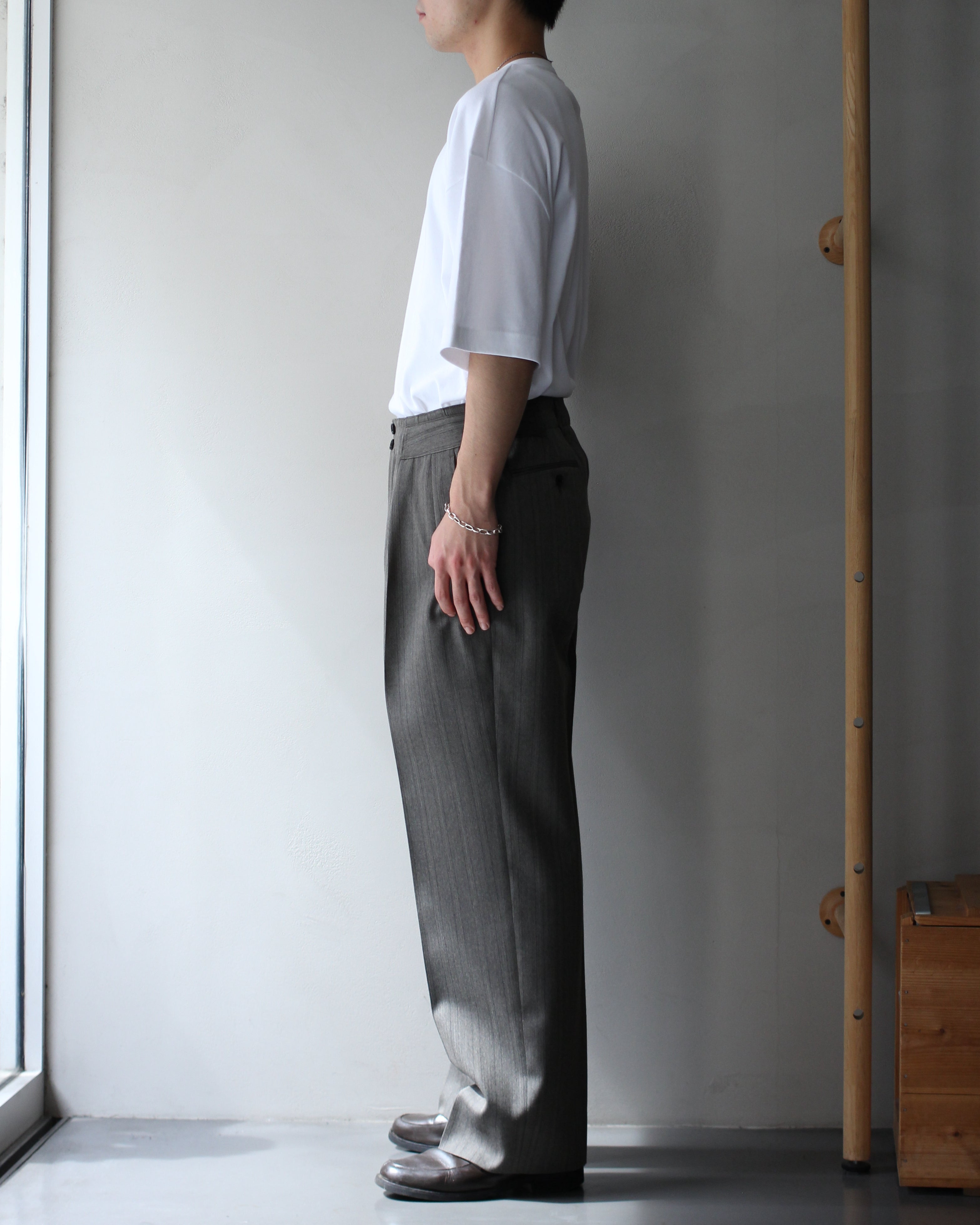 ULTERIOR / MELANGE HERRINGBONE STRIPE TUCKED TROUSERS