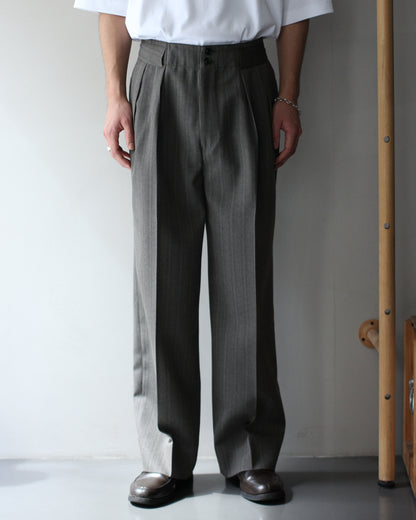 ULTERIOR / MELANGE HERRINGBONE STRIPE TUCKED TROUSERS"DUSTY GREY"