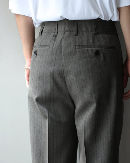 ULTERIOR / MELANGE HERRINGBONE STRIPE TUCKED TROUSERS"DUSTY GREY"