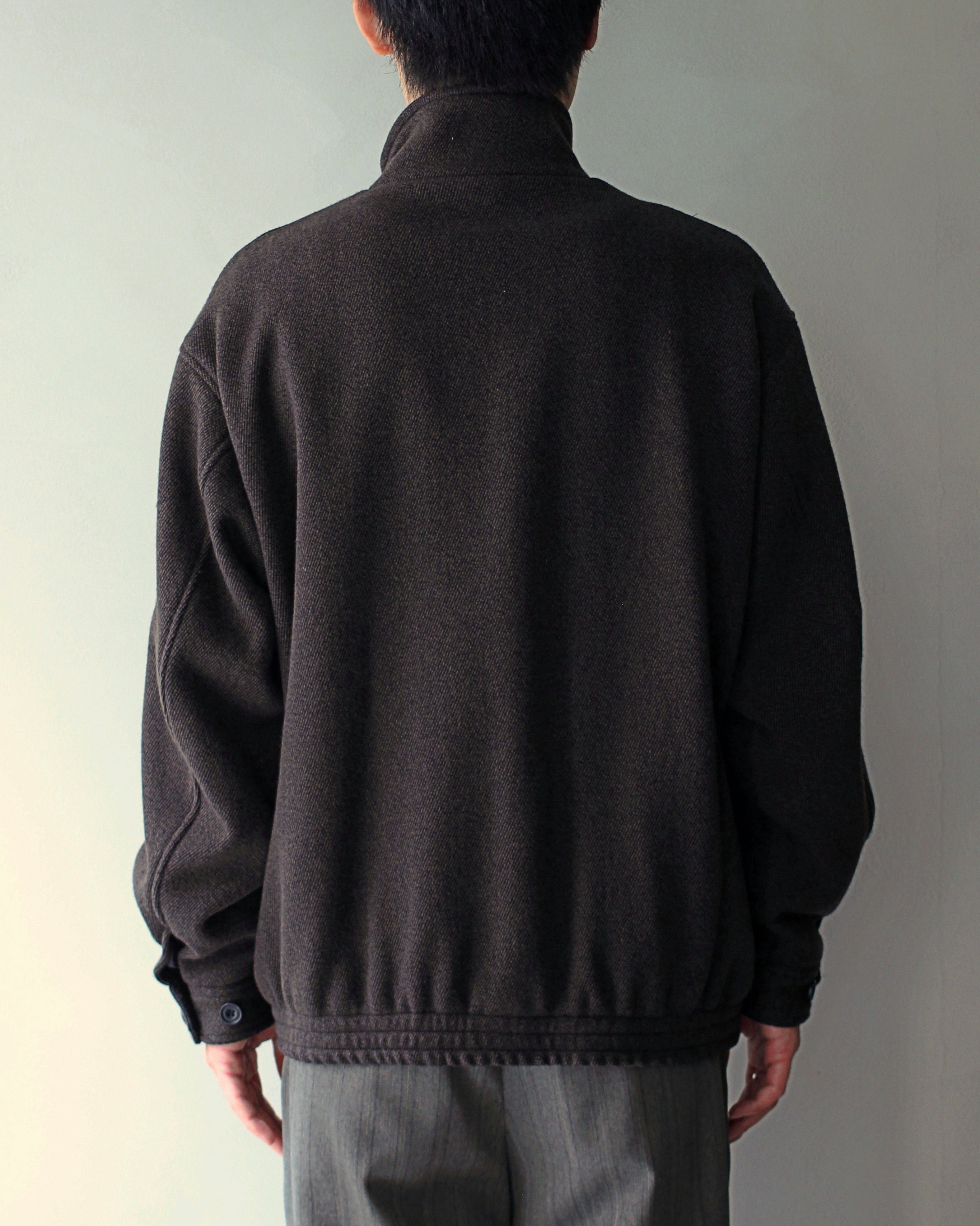 ULTERIOR/ WOOL SILK KERSEY ZIP UP JKT ”KHAKI BLACK″ – feets