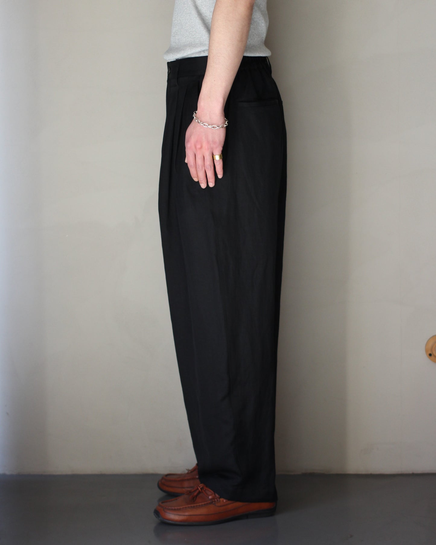 ssstein/VIS/LI BRIGHT TWILL WIDE EASY TROUSERS "BLACK"