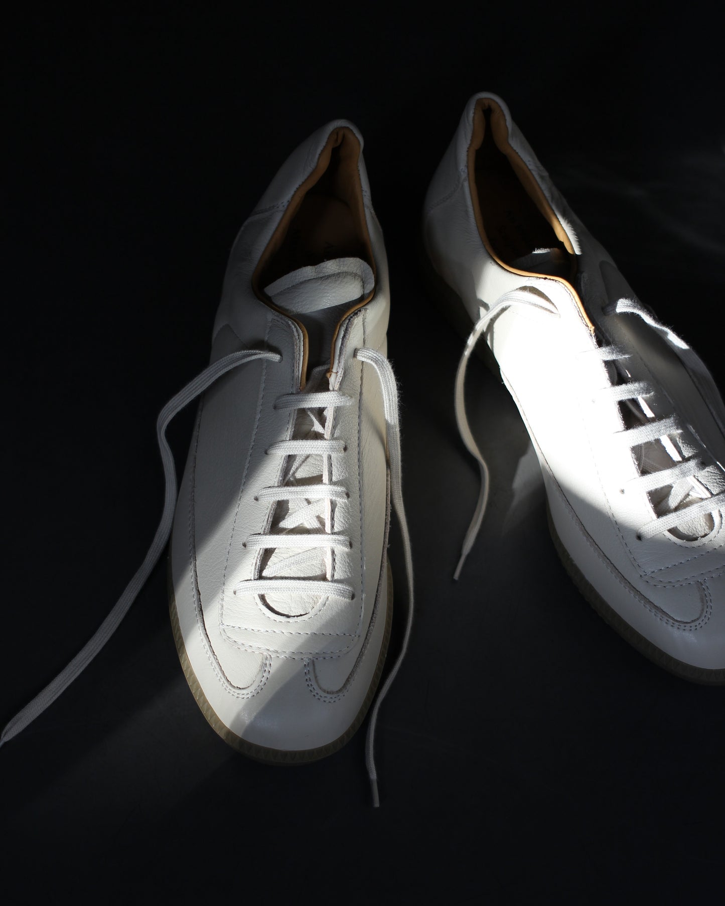 An Irrational Element/Sculpture Trainer "Off-White"