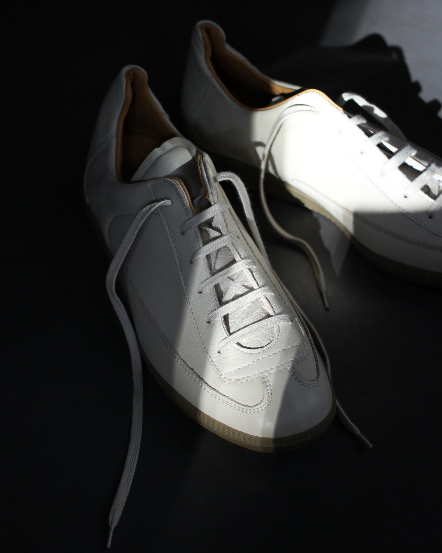 An Irrational Element/Sculpture Trainer "Off-White"