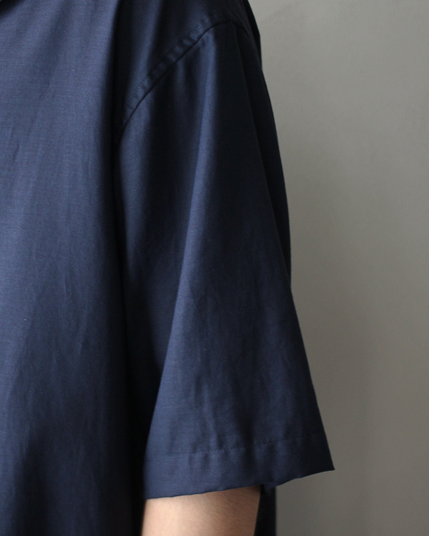 ULTERIOR/SILKY SOFT TWILL SHARK COLLAR SHIRT "NAVY"