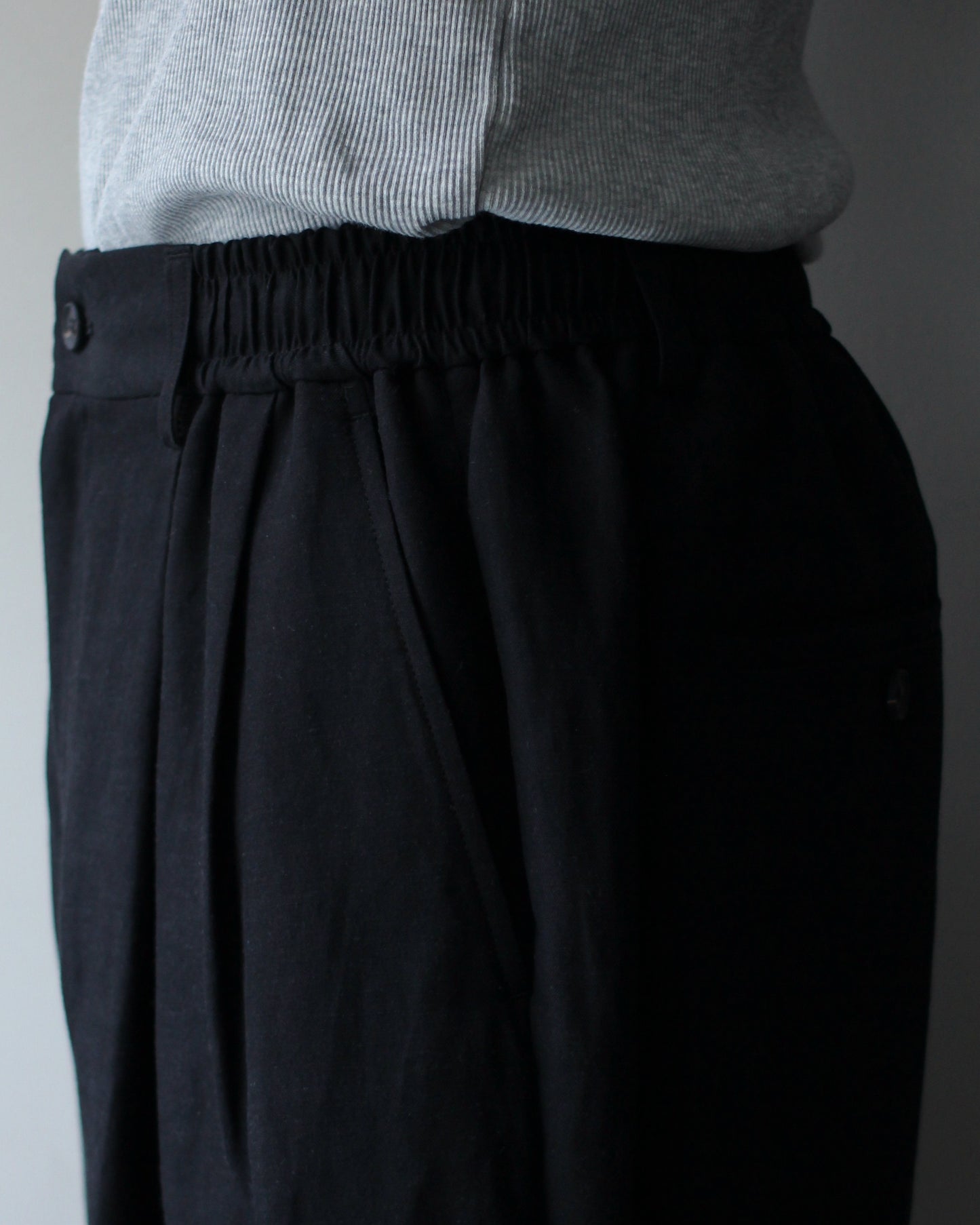 ssstein/VIS/LI/RA TWILL WIDE EASY SHORT TROUSERS "BLACK"