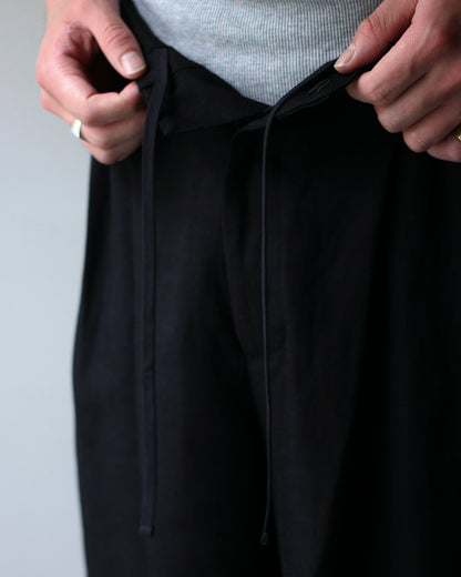 ssstein/VIS/LI/RA TWILL WIDE EASY SHORT TROUSERS "BLACK"