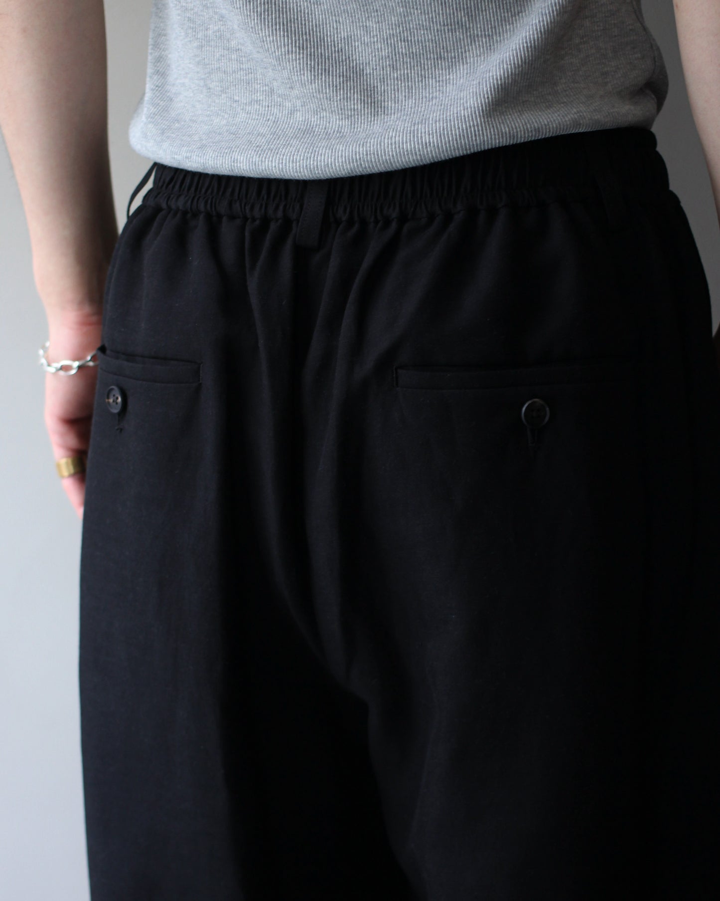 ssstein/VIS/LI/RA TWILL WIDE EASY SHORT TROUSERS "BLACK"