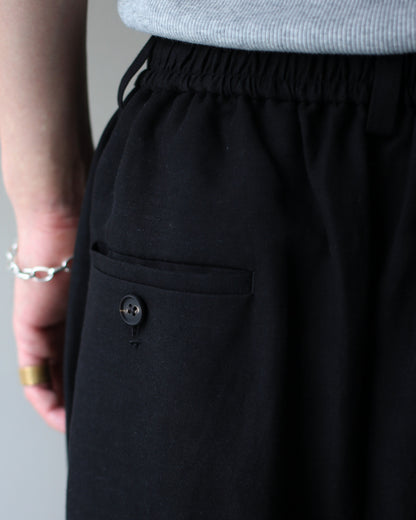 ssstein/VIS/LI/RA TWILL WIDE EASY SHORT TROUSERS "BLACK"