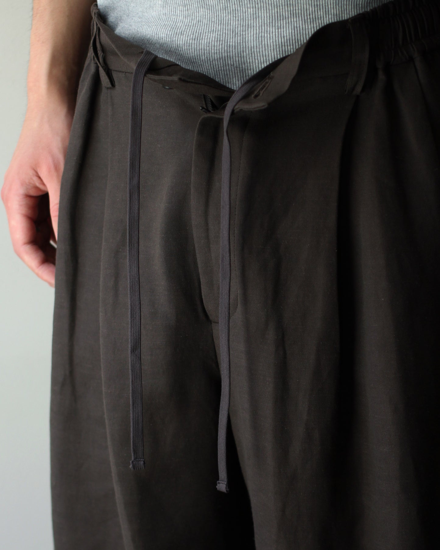 ssstein/VIS/LI/RA TWILL WIDE EASY SHORT TROUSERS "KHAKI BROWN"