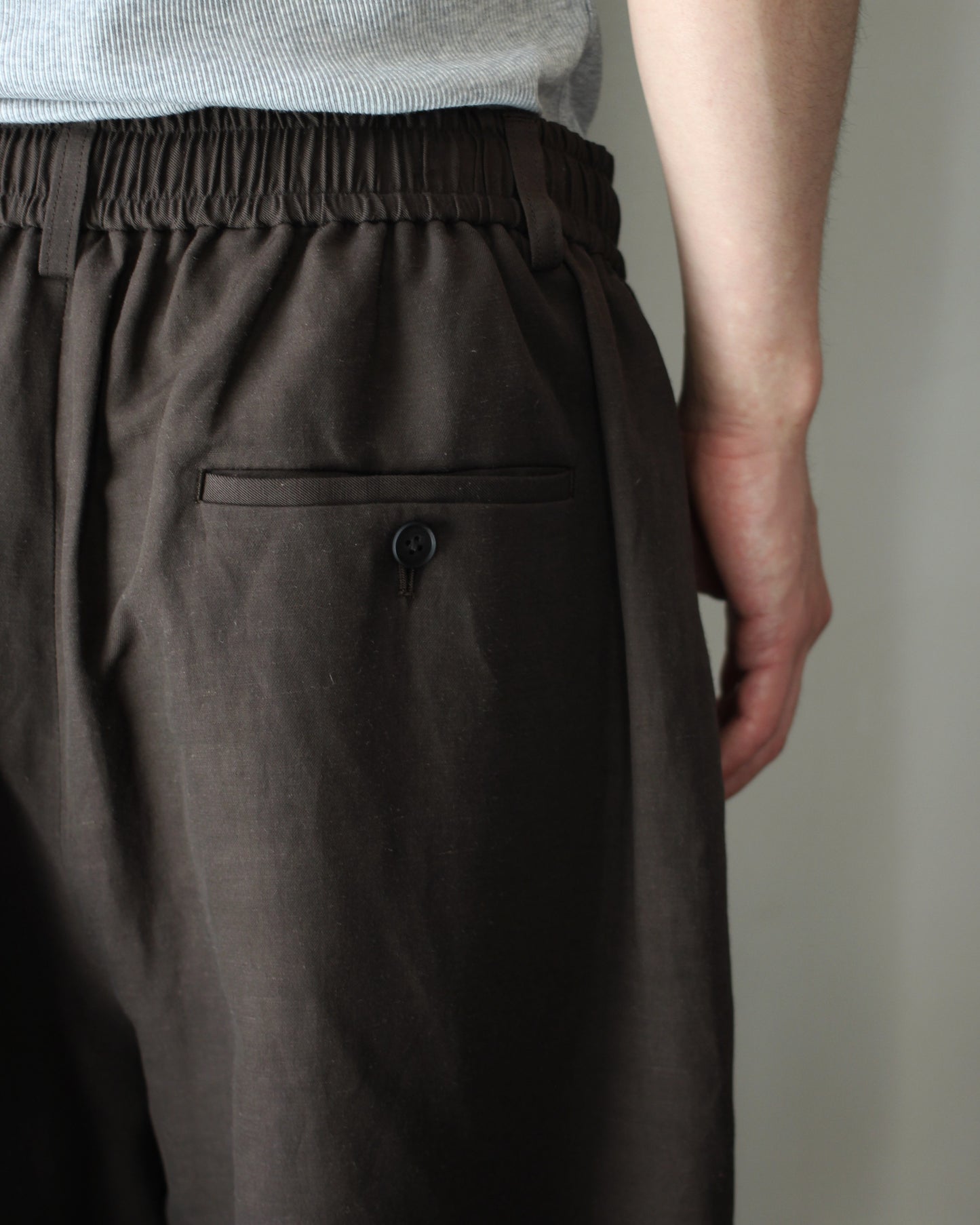 ssstein/VIS/LI/RA TWILL WIDE EASY SHORT TROUSERS "KHAKI BROWN"
