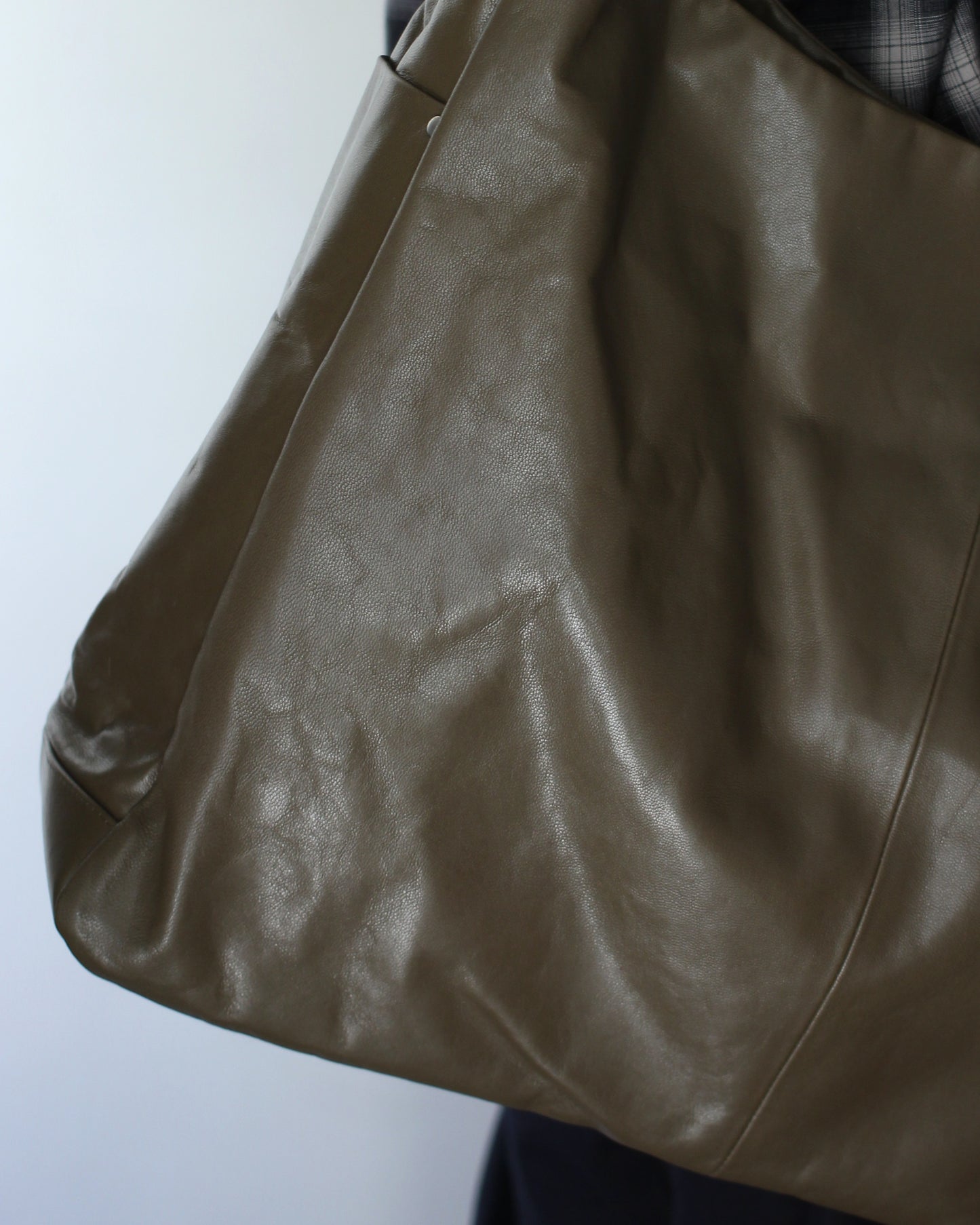 ssstein/GOAT LEATHER SHOULDER BAG " OLIVE"