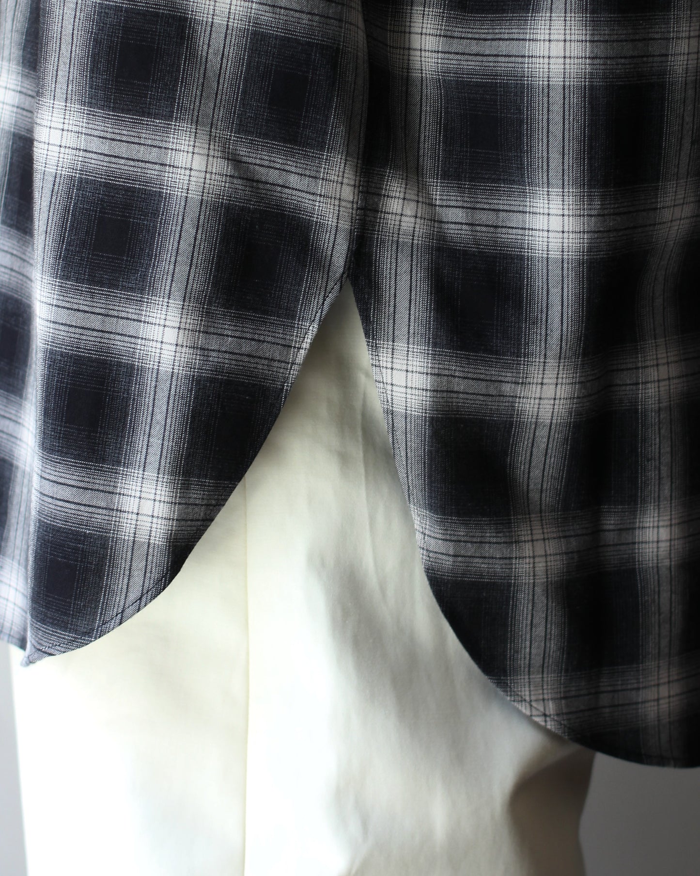 ssstein/COTTON VISCOSE OVERSIZED LS SHIRT "BLACK OMBRE"