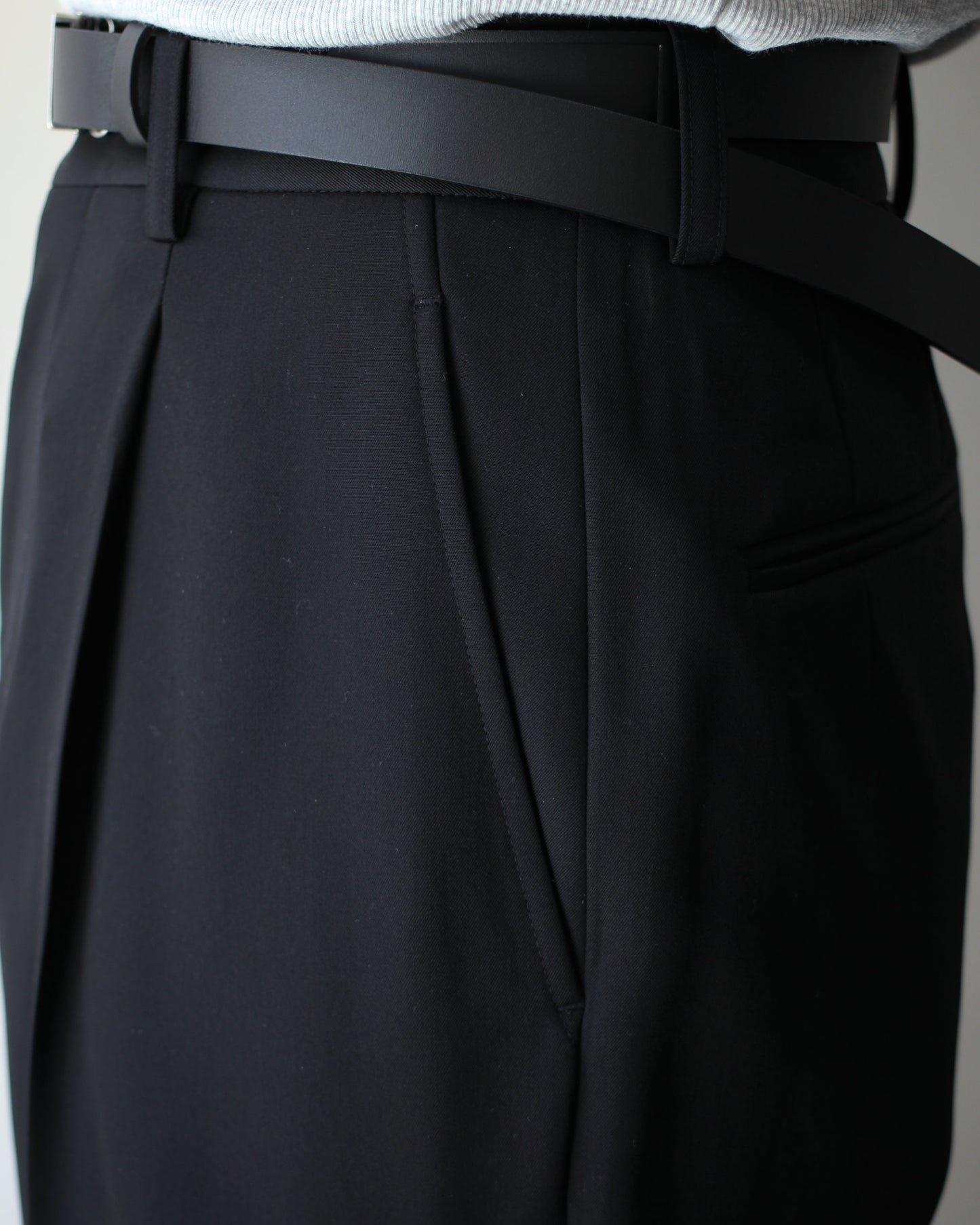ssstein/STRAIGHT TROUSERS "BLACK"