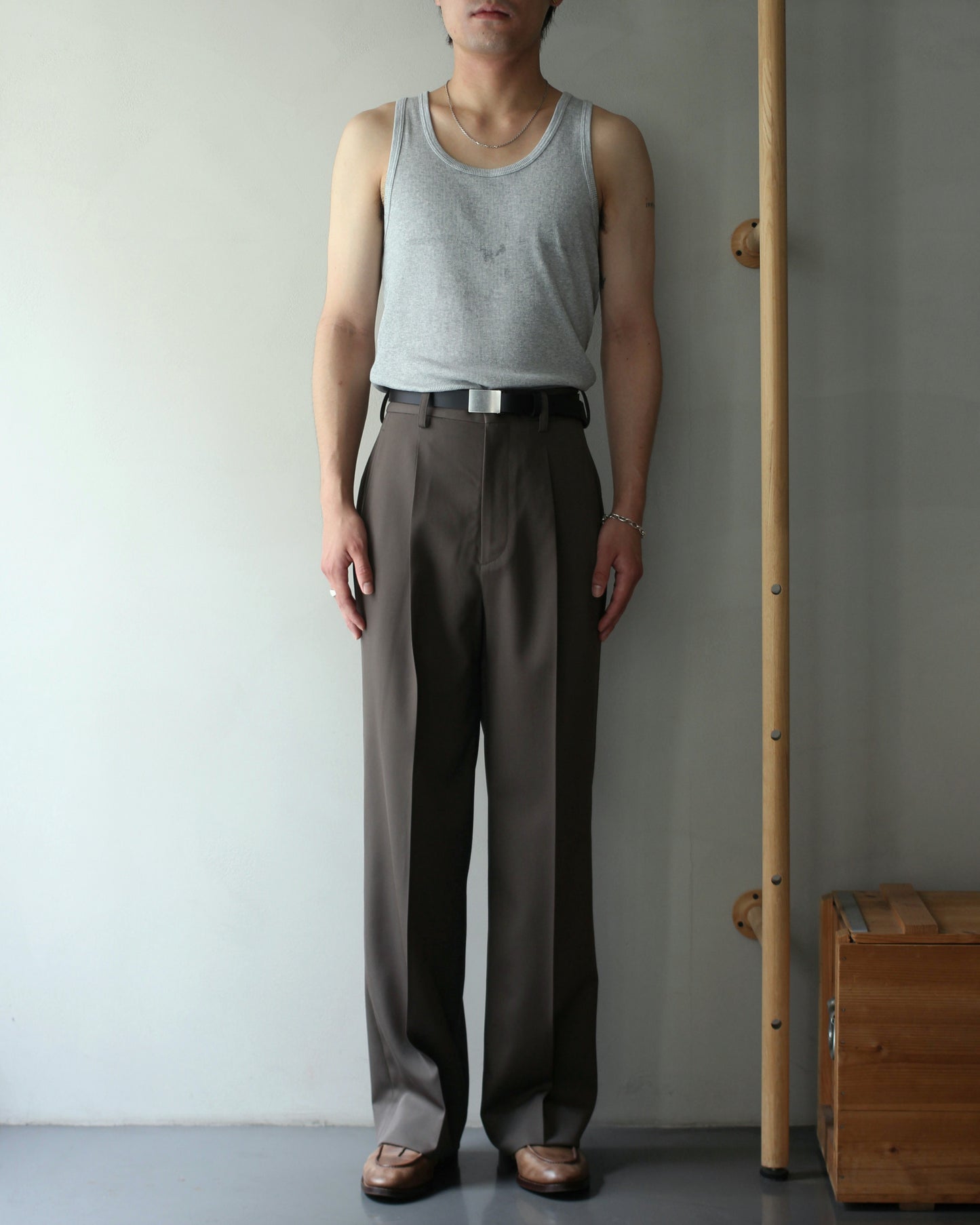 ssstein/STRAIGHT TROUSERS "KHAKI BEIGE"