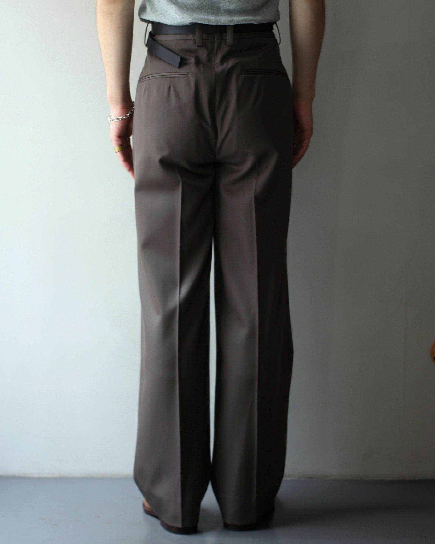 ssstein/STRAIGHT TROUSERS "KHAKI BEIGE"